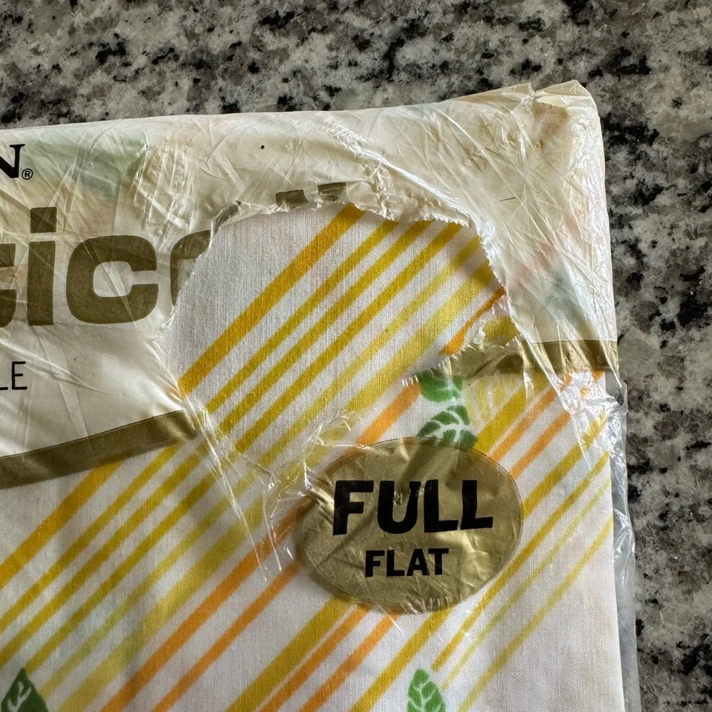 Vintage 70s‎ Cannon Monticello Yellow and Orange FULL Flat Sheet Grannycore